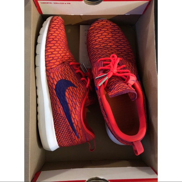 Nike Other - Nike Roshe Run Flyknit
